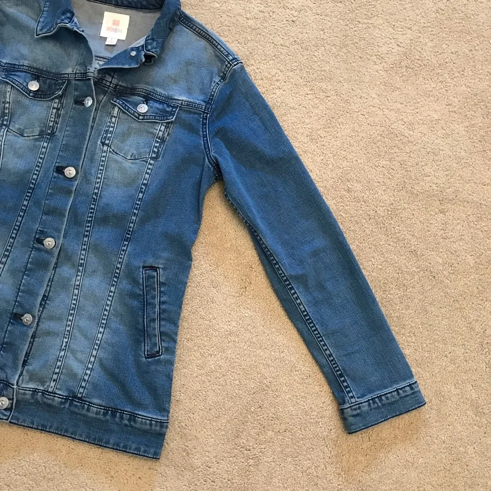 LuLaRoe Jaxon Denim Jean Jacket Womens Small 6 8 Blue Embroidered Back Panel - Picture 7 of 11